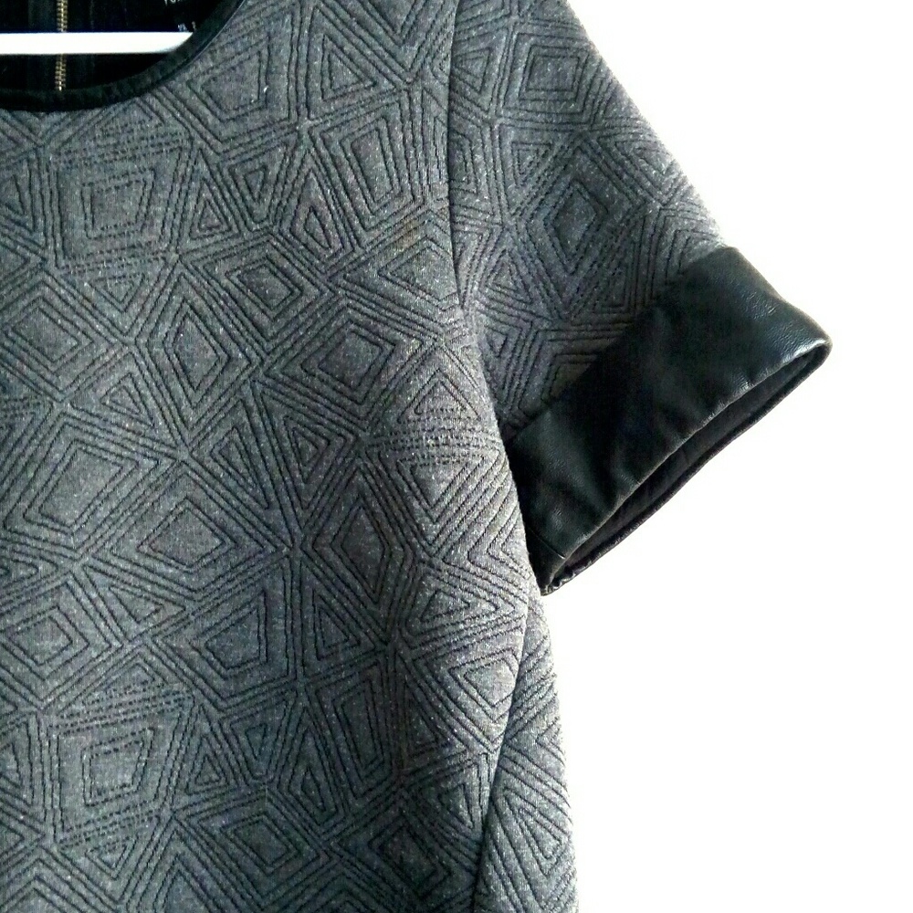 🔥F21 Geometric Quilted Faux Leather Detail Top🔥